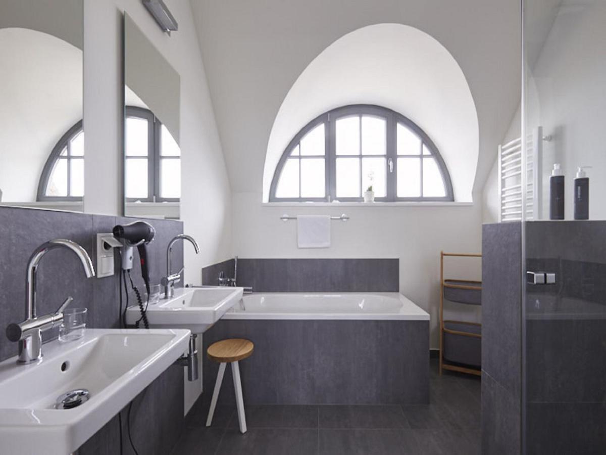Reetland Am Meer - Premium Reetdachvilla Mit 3 Schlafzimmern, Sauna Und Kamin E24 Dranske Exterior photo